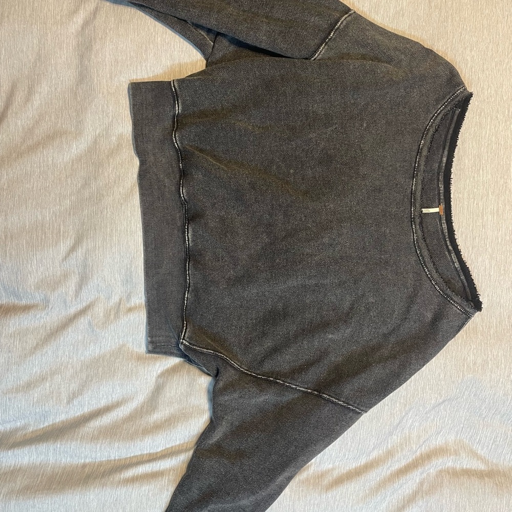 Free People Black Cropped Sweatshirt. Excellent condition